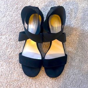 Liz Claiborne crossover straps chuncky heels woman’s size 8